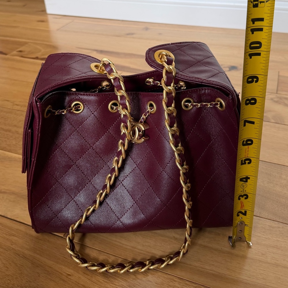 Chic Burgundy Quilted Chain 25 Bag